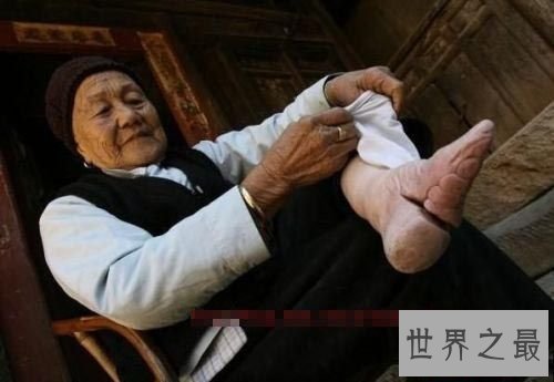 中国第一个缠足的女人，祸害中国千年女性