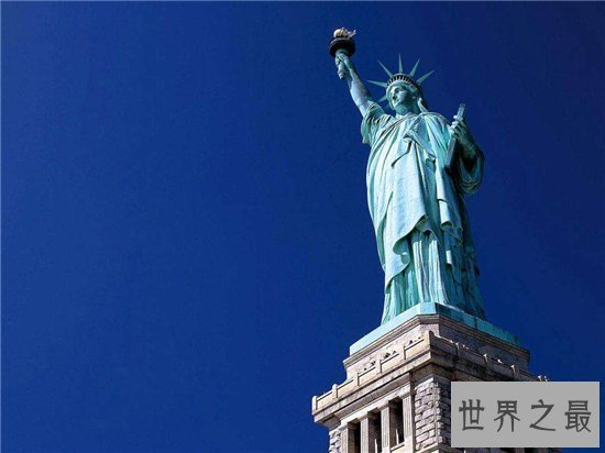 世界十大最令人惊叹的雕像，中国乐山大佛高达71米