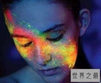 世界上最神奇的隐形纹身，白天隐形晚上显现