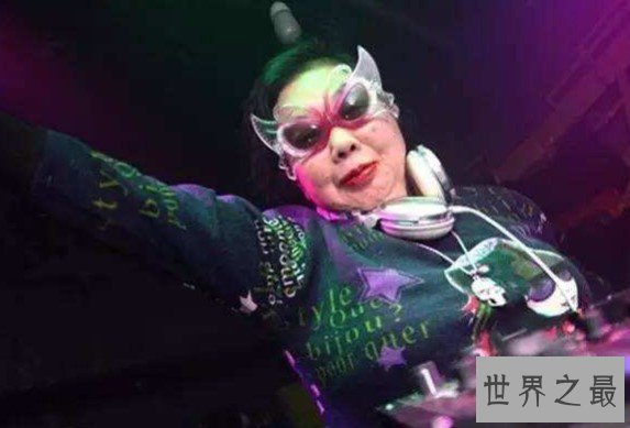 世界上年龄最大的女DJ，现在已经是80多岁了