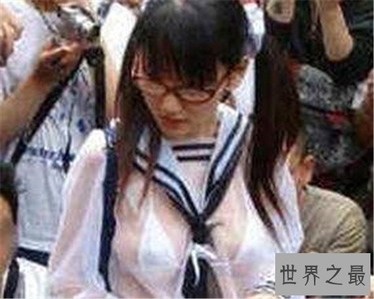 河北一中学惊现半透明校服，女生尴尬抵制，校方：为了凉快