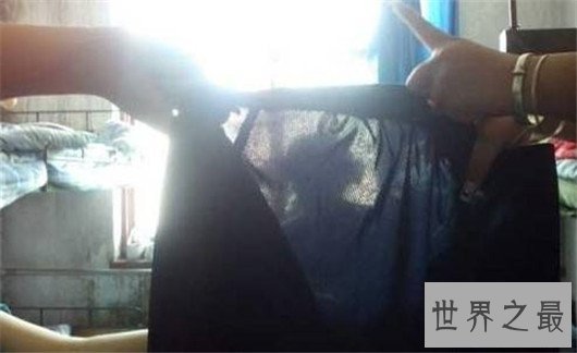 河北一中学惊现半透明校服，女生尴尬抵制，校方：为了凉快