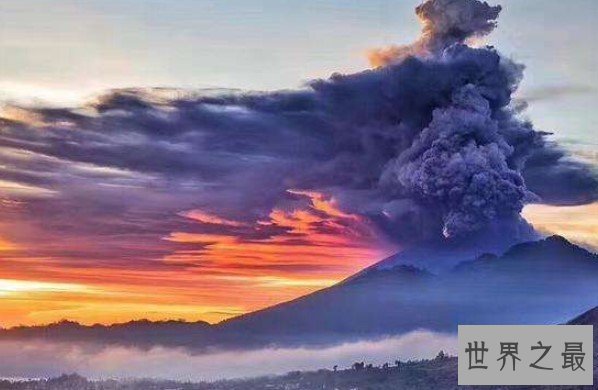 世界上最多火山的地方，一个国家有一百多座火山