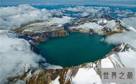 世界十大最美火山口湖泊，美丽的背后暗藏杀机