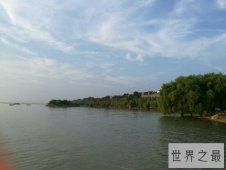 洞庭湖现私家湖泊，竟然要用围墙将洞庭湖围住当做后花园