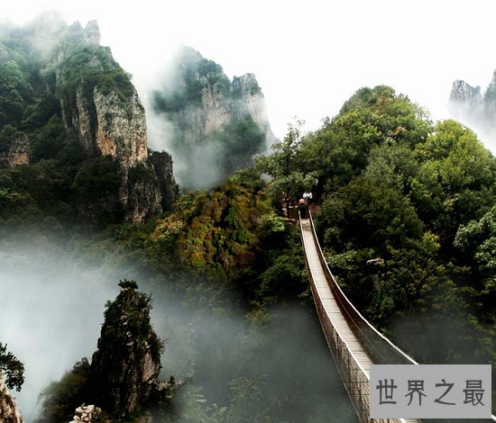 最经典中国四大名山，看那飞流直下的浩瀚江山