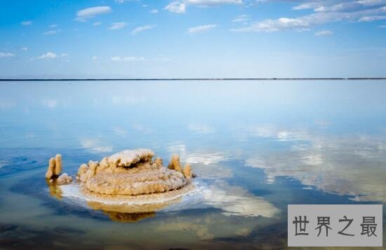 中国最大的盐湖，察尔汗盐湖(储盐量达500亿吨)