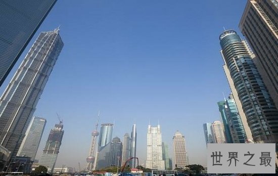 重庆最高楼环球金融中心高达339米，占地面积竟有如此之大！