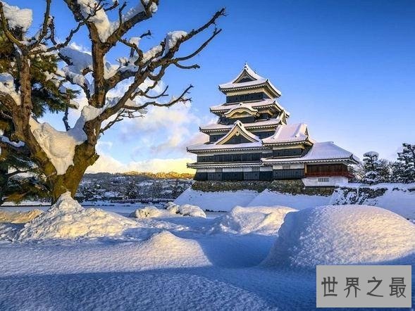 世界上最壮观的冰雪城堡，世间罕见的景致