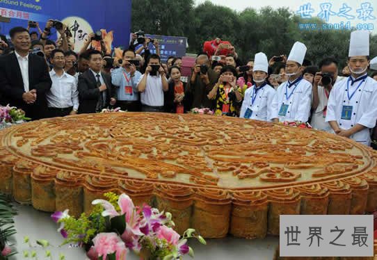 世界上最大的月饼，可供11万人吃(13吨重)