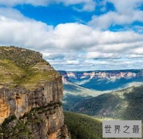 世界最长山脉，最长的达到了的8900千米被常年的积雪覆盖。