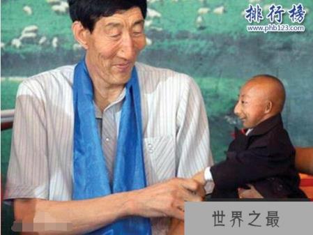 世界上最长的手：鲍喜顺手掌长38厘米，如蒲扇般大小