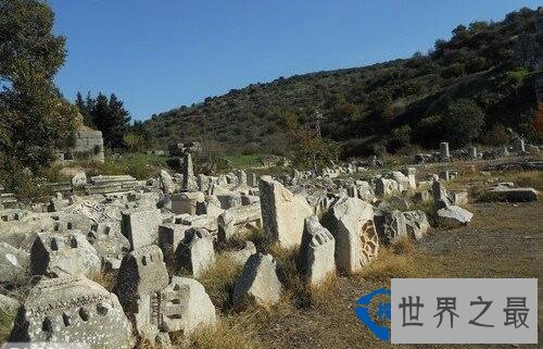 世界最恐怖的九大墓地 最阴冷的墓地尸横遍野