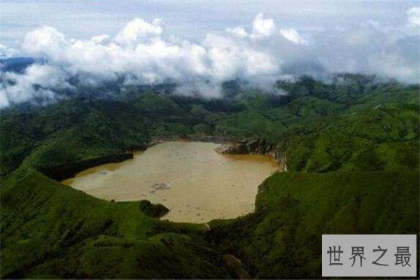 世界十大最奇特的湖泊 死海上榜，沸湖底下像有炉子在加热