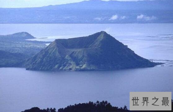 世界上最小的活火山，塔尔火山（相对高度仅200米）